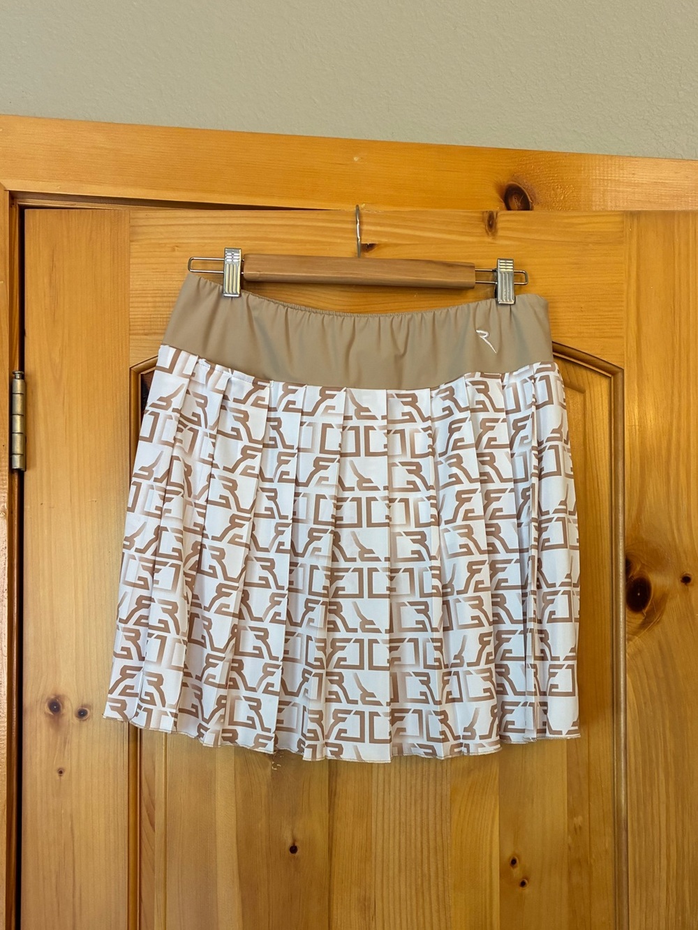 Chervo Jag Pleated Golf Skirt - Beige/White